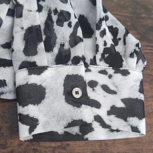 Calvin Klein Women's Ivory Ombré Animal Print V-Neck Long Sleeve Blouse NWT 2X - Picture 6 of 10